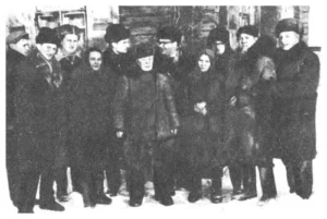 1966. Уладзімір Караткевіч з бацькамі Максіма Танка і беларускімі пісьменнікамі ў Пількаўшчыне
